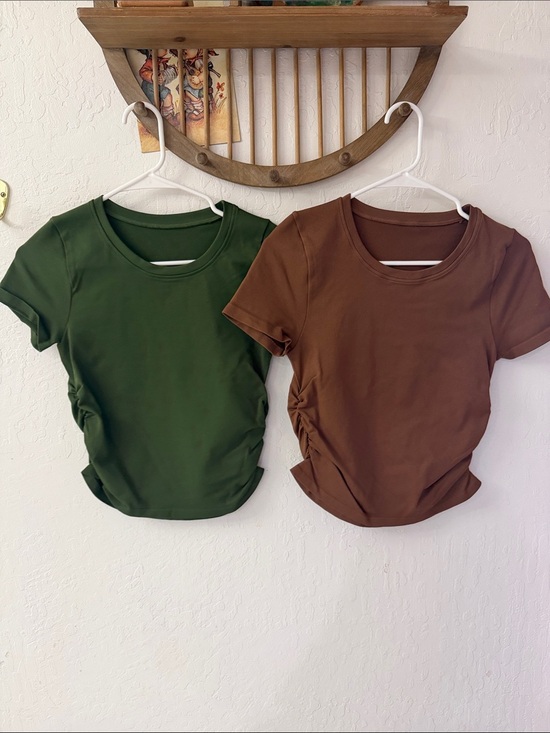 OQQ Tops - OQQ green brown scrunch waist crop compression t shirts nwot medium